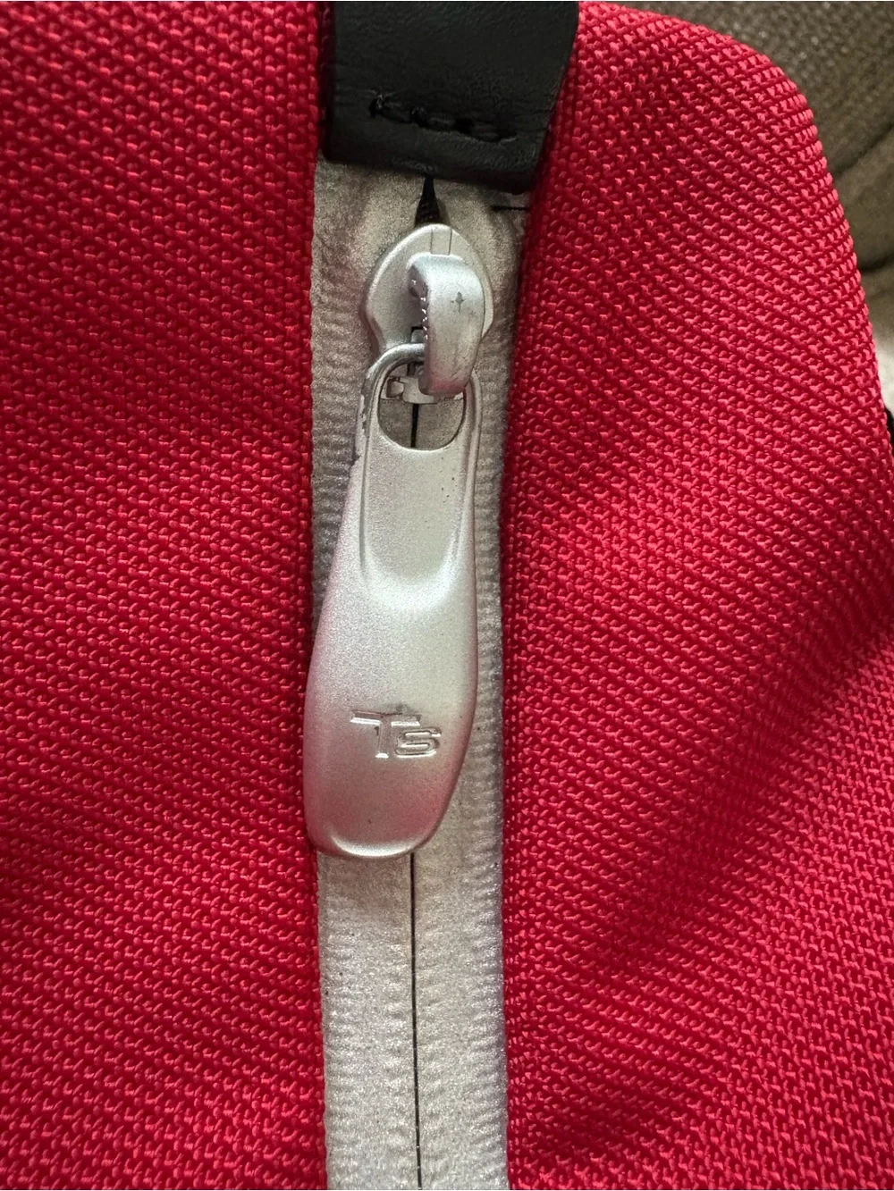 Tumi sport messenger